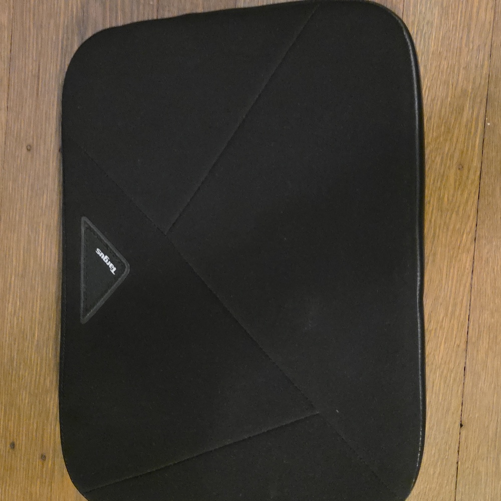 Targus Black Slipcase Tablet / Ipad / Netbook Protective Sleeve Air Padded